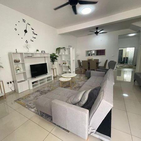 Safiyya Homestay Kluang Exterior photo