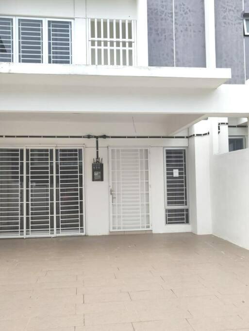 Safiyya Homestay Kluang Exterior photo